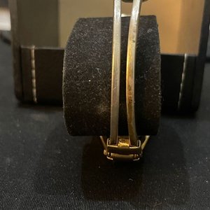 Reloj Anne Klein II Dorado Diseño Brazalete Escultural - imagen 11