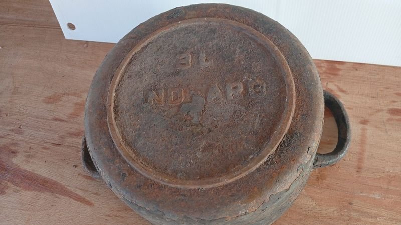 Lote anterior: Olla de hierro antigua indargentina