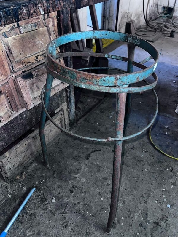 Trípode de Metal para Zapatería o Taller