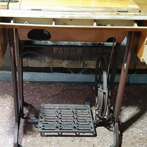 Máquina de Coser Faber Antigua con Mueble para Restaurar y Costurero Verde - imagen 4
