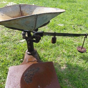 Lote anterior: Balanza Antigua de Hierro Fundido con Pesas "Triomphe"