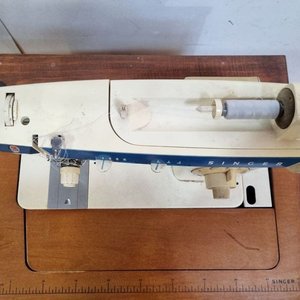 Máquina de Coser Singer Facilita Empotrada en Mueble de Madera con Mesa Rebatible - imagen 11
