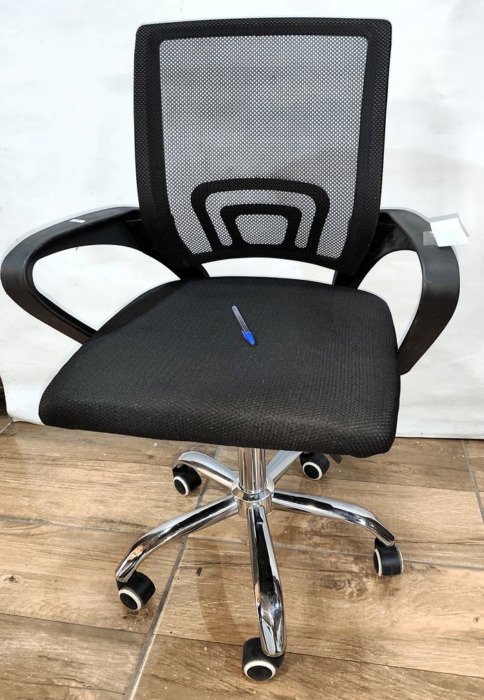 Silla oficina respaldo lumbar en malla negro - imagen 4