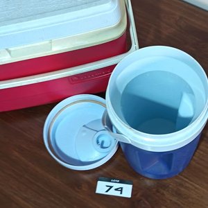 Dos Conservadoras Rubbermaid para Camping: Roja y Azul - imagen 5