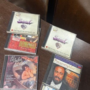 Lote siguiente: Lote de CDs de Música Variada: Soul, Pavarotti y El Poder del Amor