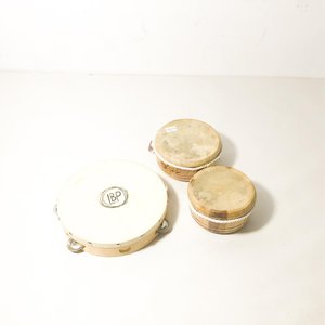 Lote siguiente: Pandero y Dos Bongós Pequeños de Madera