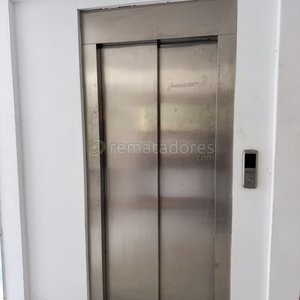 Lote de Mobiliario y Decoración para Espacios Amplios - imagen 8