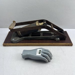 Inflador Inglés Antiguo "The Aerograph Co. Ltd." de Hierro, Bronce y Madera - imagen 6