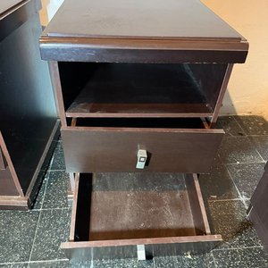 Par de Mesas de Luz de MDF con Dos Cajones y Estante - imagen 5