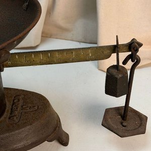 Antigua Balanza de Hierro "América" con Pesas - imagen 3