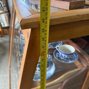 Vitrina Mostrador Antigua de Pino Restaurada con Cajones y Tiradores Metálicos - imagen 13