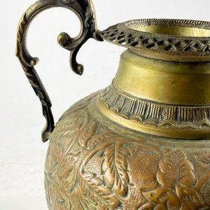 Jarrón de Metal Labrado con Asas y Detalles Florales - 35 cm - imagen 3