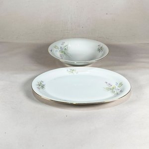 Lote siguiente: Dos Fuentes "Bavaria Tirchenreuth" Porcelana Decorado Floral Guarda Dorada