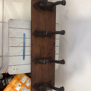Perchero de Madera con Ganchos de Hierro Forjado - imagen 1