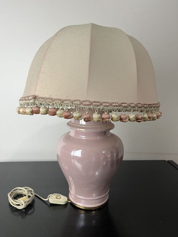 Lámpara de mesa en cerámica color rosa con pantalla funcional - imagen 4