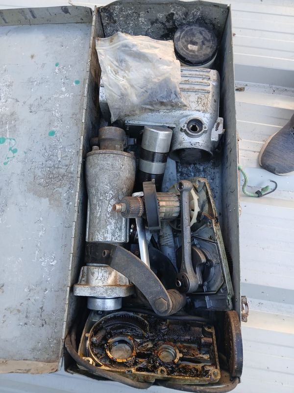 Rotomartillo Desarmado en Valija con Tornillos Varios
