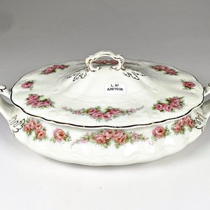 Lote siguiente: Guisera Antigua de Loza Inglesa con Tapa y Flores Rosas