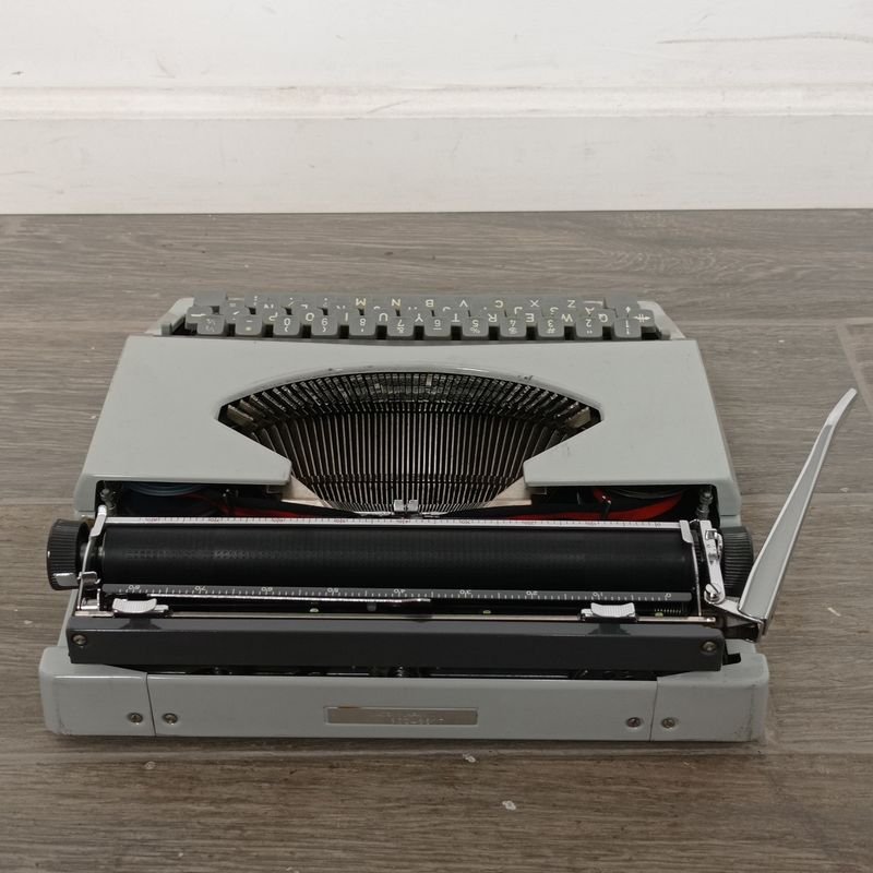 Maquina de escribir japonesa en buen estado - imagen 4