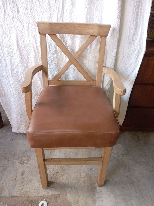 Sillón de Comedor en Pino Brasil con Tapizado de Cuero - imagen 1