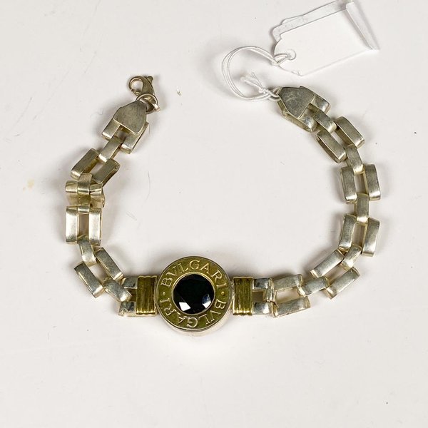 Pulsera de Plata con Piedra Negra y Detalles Dorados