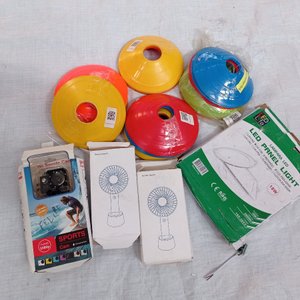 Seis piezas: cámara de acción, 2 ventiladores, 2 juegos de conos para entrenamiento y aplique de techo led. - imagen 2