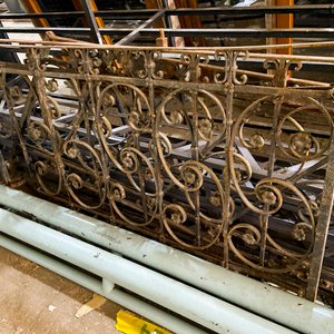 Tres Tramos de Barandas de Hierro Forjado con Detalles Ornamentales - imagen 3