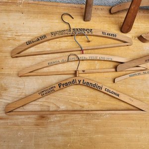 Perchas de Madera Antiguas para Ropa - imagen 2