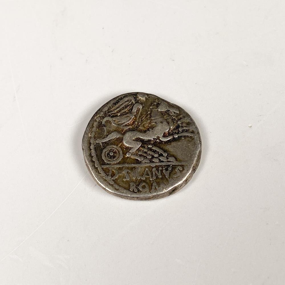 Denario de Plata de la República Romana: D. Junis L.F. Silanus (91 A.C.)