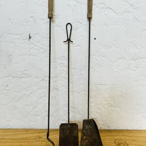 Lote #074 – Cuatro accesorios para parrillero - imagen 2