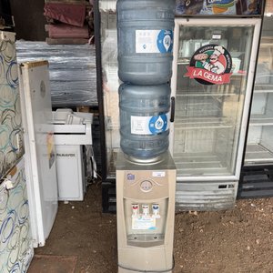 Lote anterior: Bebedero de Agua Fría y Caliente con Dos Bidones