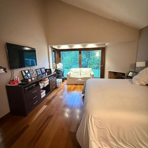 Juego de Dormitorio de Madera: Respaldo, Mesas de Luz y Cómoda - imagen 2