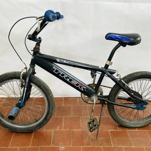 Lote siguiente: Bicicleta Trek Rodado 20 Negra con Detalles