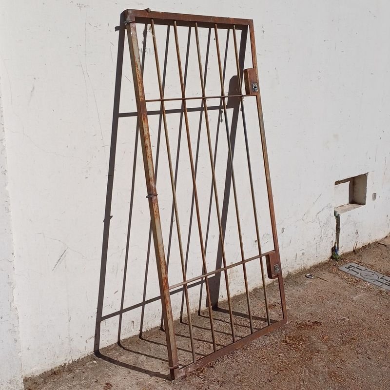 Puerta de reja metálica sin marco en varilla de 14mm - imagen 3