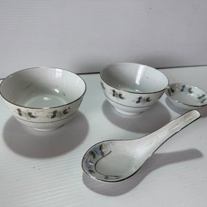 Lote de Tazas de Café, Tetera y Adornos de Loza con Detalles - imagen 2