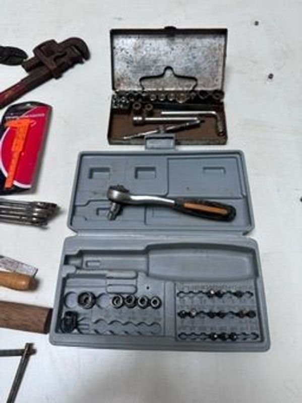 Colección de herramientas en buen estado - imagen 3