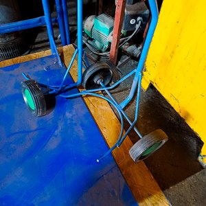 Carros de Carga Azules y Carros Tipo Zorra (2 con Ruedas, 2 sin) - imagen 3