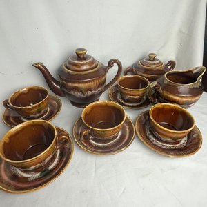 Juego de Tazas y Platillos de Cerámica Marrón - imagen 1