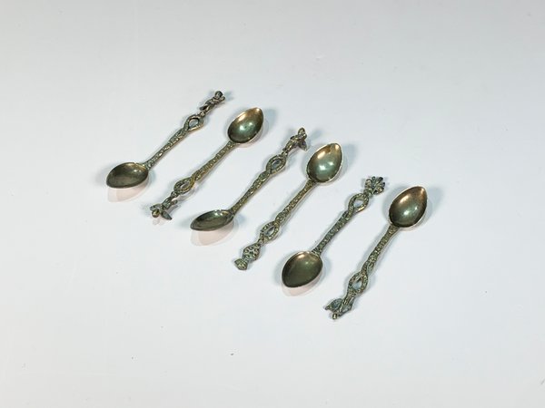 Seis Cucharitas de Metal para Café con Cabo Labrado y Decoración de Querubines