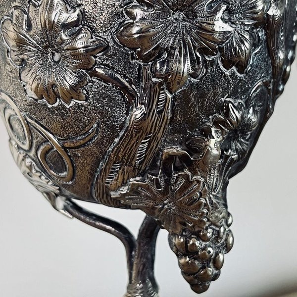 Cálizes antiguos de plata con diseño en relieve - imagen 5