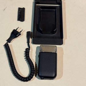 Afeitadora Eléctrica Braun Portátil con Estuche Rígido y Accesorios - imagen 3