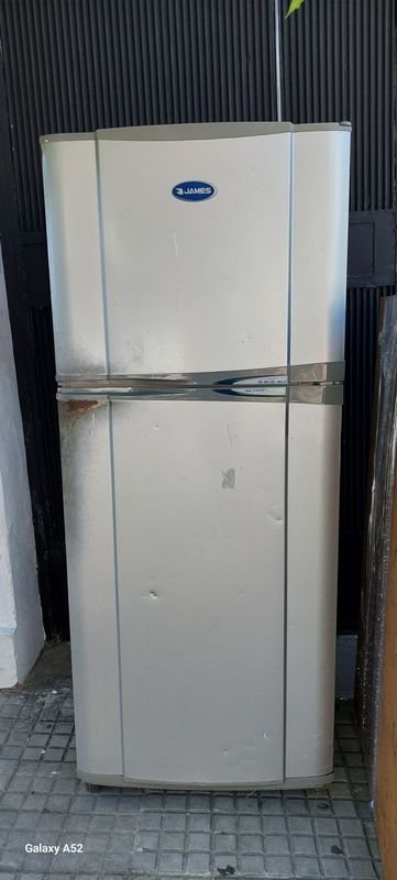 Lote siguiente: Heladera con congelador de buena calidad