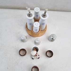 Juego de Mesa con Aceitera, Vinagrera, Salero, Pimentero, Figura de Chef y Servilleteros - imagen 3