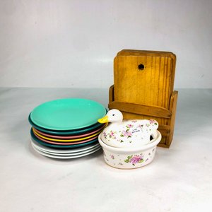 Lote siguiente: Lote de 10 Platos Multicolores y Alhajero Pato Vintage