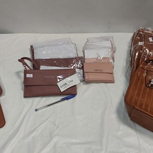 Lote de 16 Accesorios de Moda: Carteras, Billeteras y Porta Celulares en Eco Cuero - imagen 1