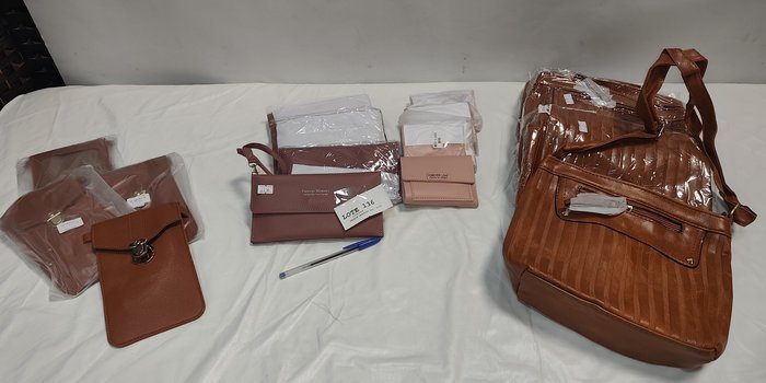 Lote de 16 Accesorios de Moda: Carteras, Billeteras y Porta Celulares en Eco Cuero
