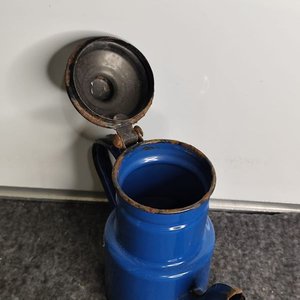 Cafetera Esmaltada Azul Antigua con Detalles de Óxido - imagen 2