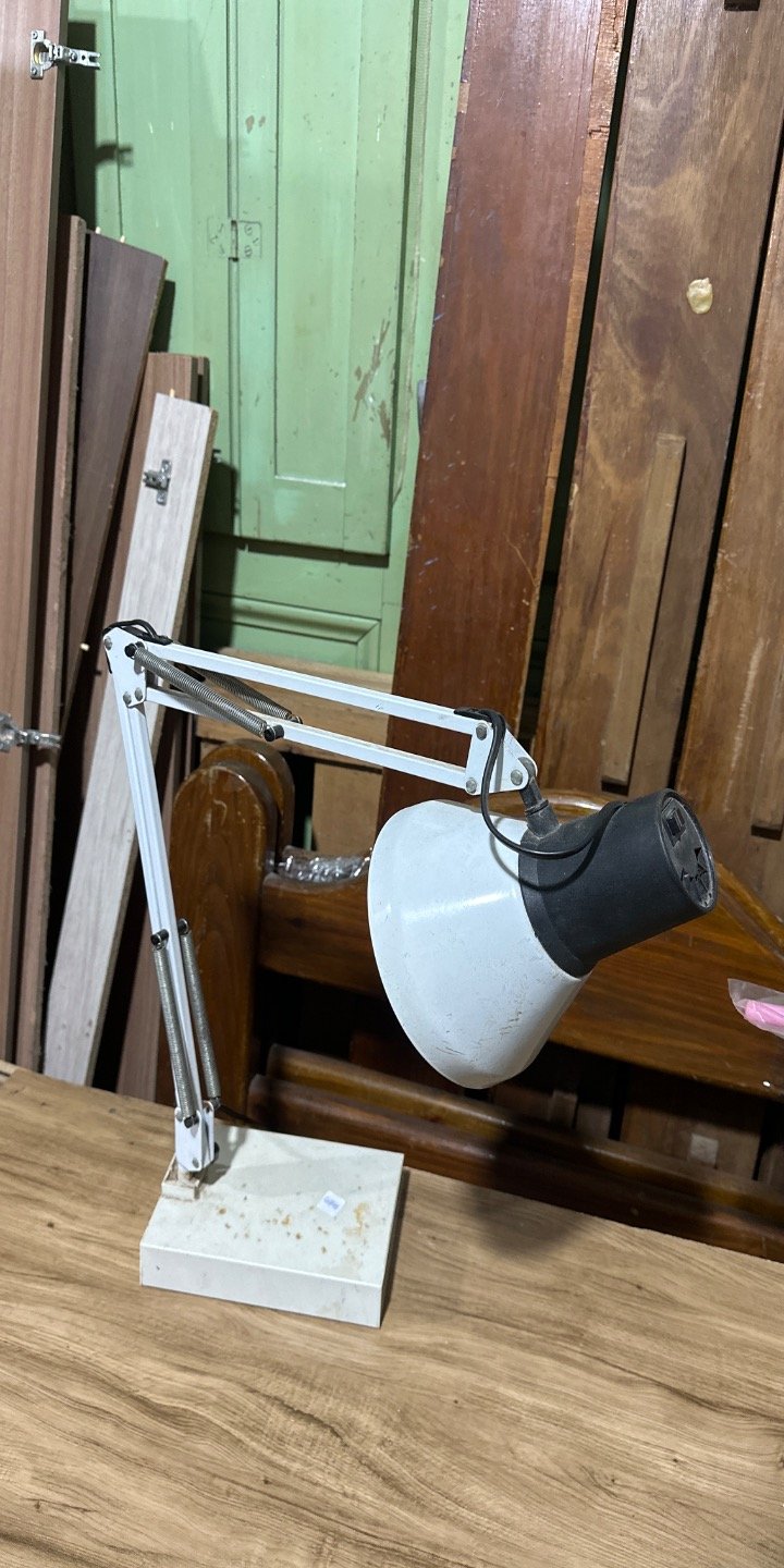 Lote anterior: Lámpara de escritorio ajustable