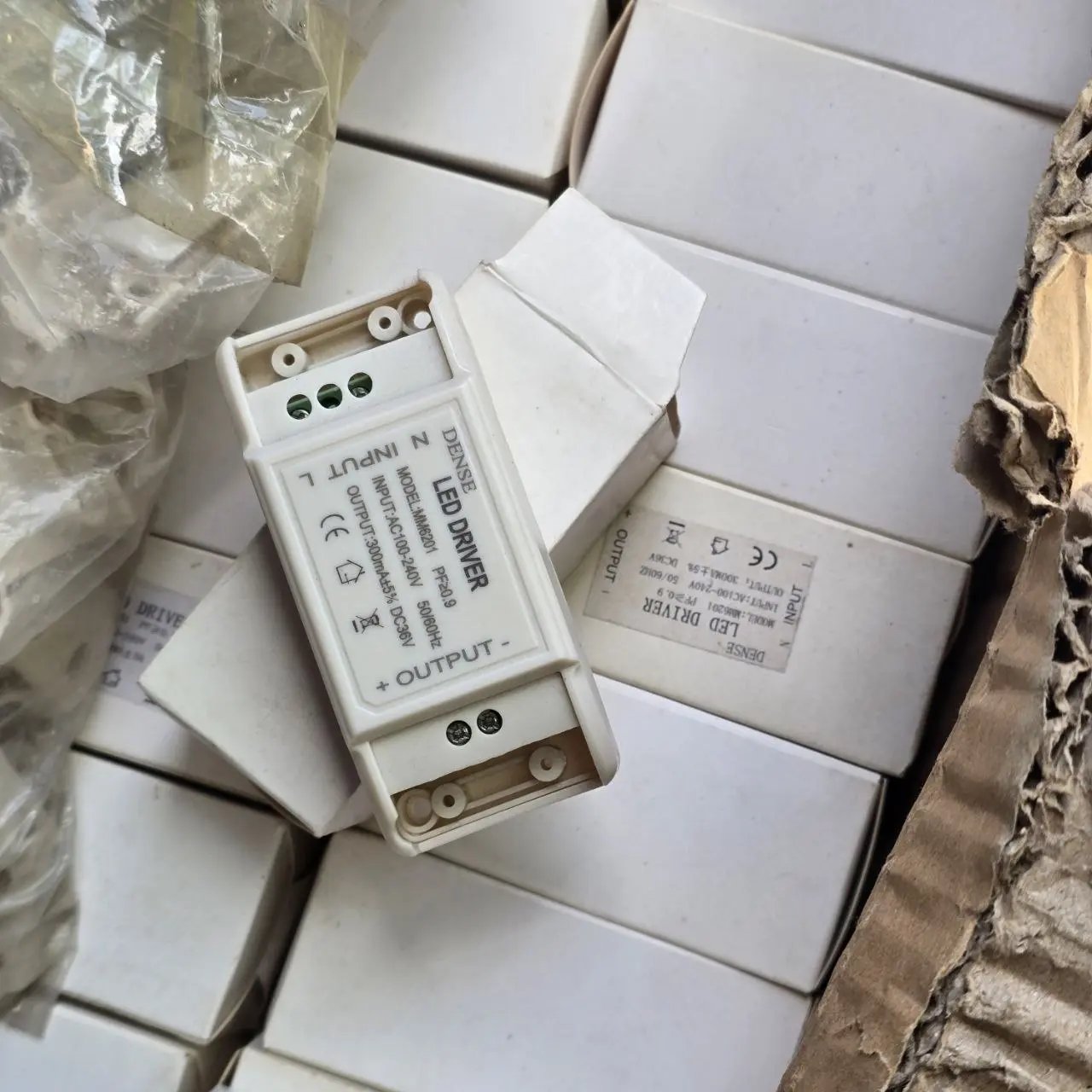 Lote siguiente: Lote de LED Drivers y Embalajes