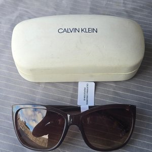 Lote siguiente: Lentes de Sol Calvin Klein Mujer