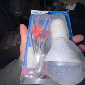 Lámpara LED 12V con Pinzas para Batería - imagen 2